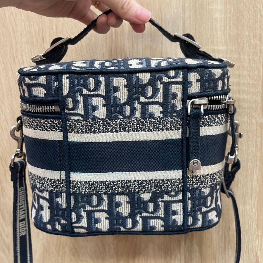 Dior 緹花布霧銀釦手提斜背化妝包-2