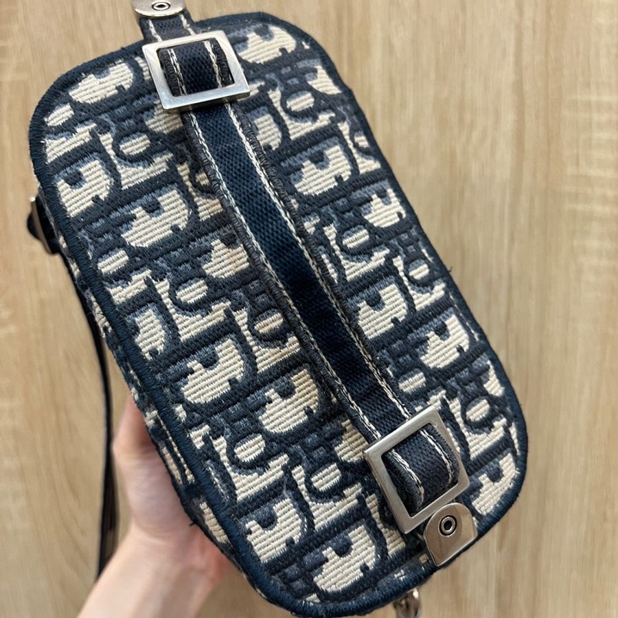 Dior 緹花布霧銀釦手提斜背化妝包-7