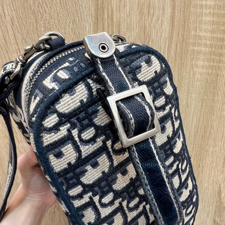 Dior 緹花布霧銀釦手提斜背化妝包-8