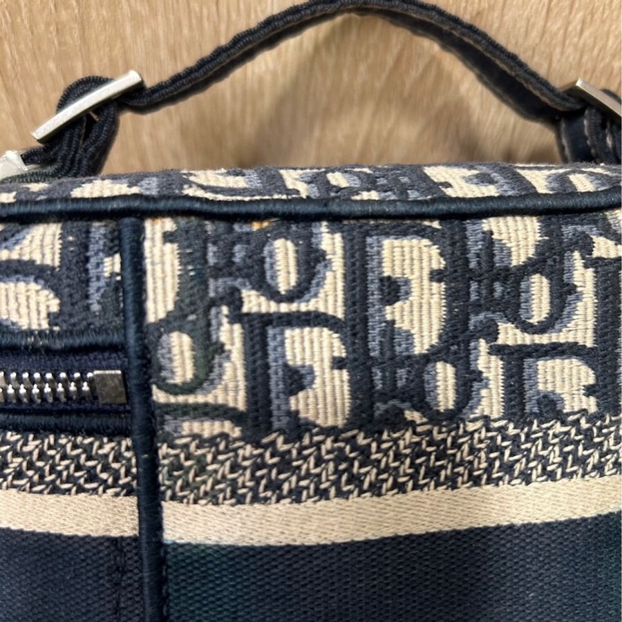 Dior 緹花布霧銀釦手提斜背化妝包-10