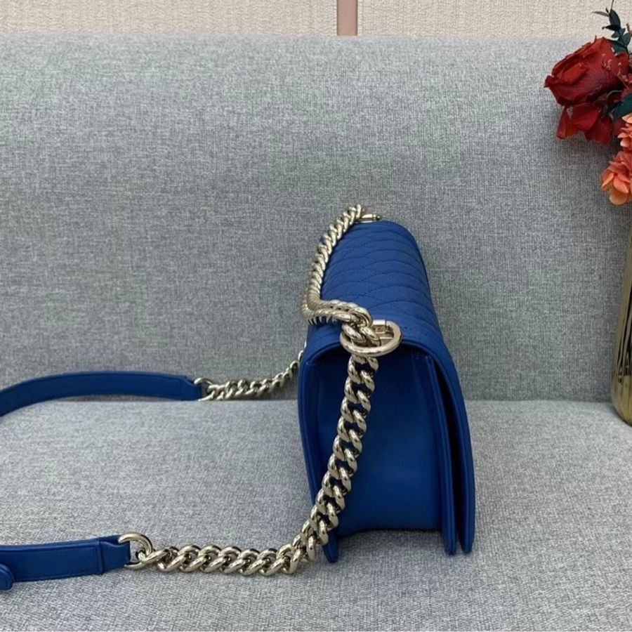 Chanel香奈兒Leboy中號深藍色羊皮復古金扣鏈條包，鐳射24開 Boy-2