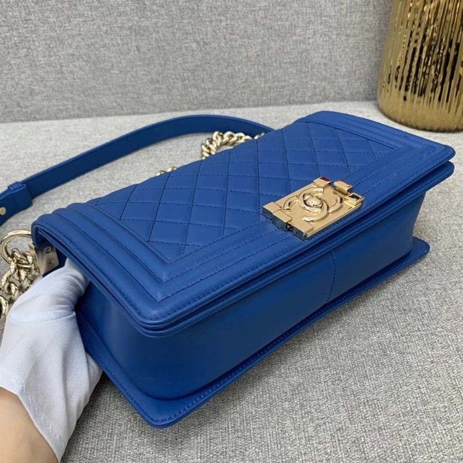 Chanel香奈兒Leboy中號深藍色羊皮復古金扣鏈條包，鐳射24開 Boy-4