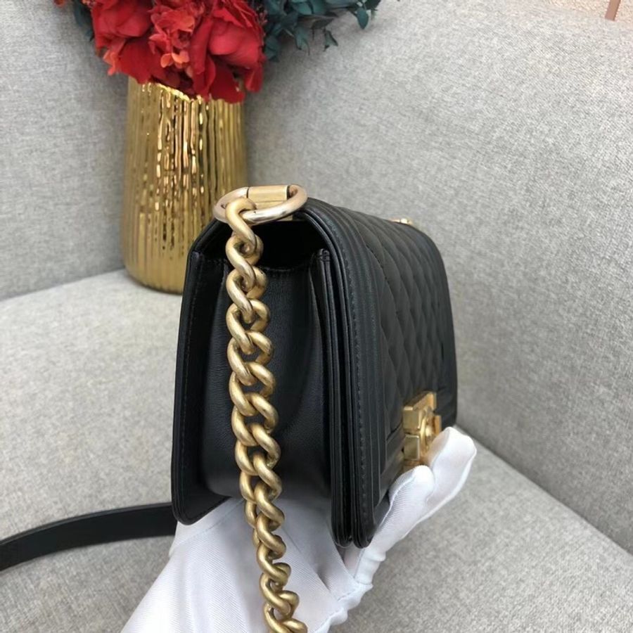 Chanel香奈兒Leboy小號手柄黑色菠蘿扣羊皮鏈條包,鐳射30開 Boy-2