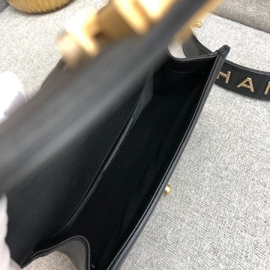 Chanel香奈兒Leboy小號手柄黑色菠蘿扣羊皮鏈條包,鐳射30開 Boy-4