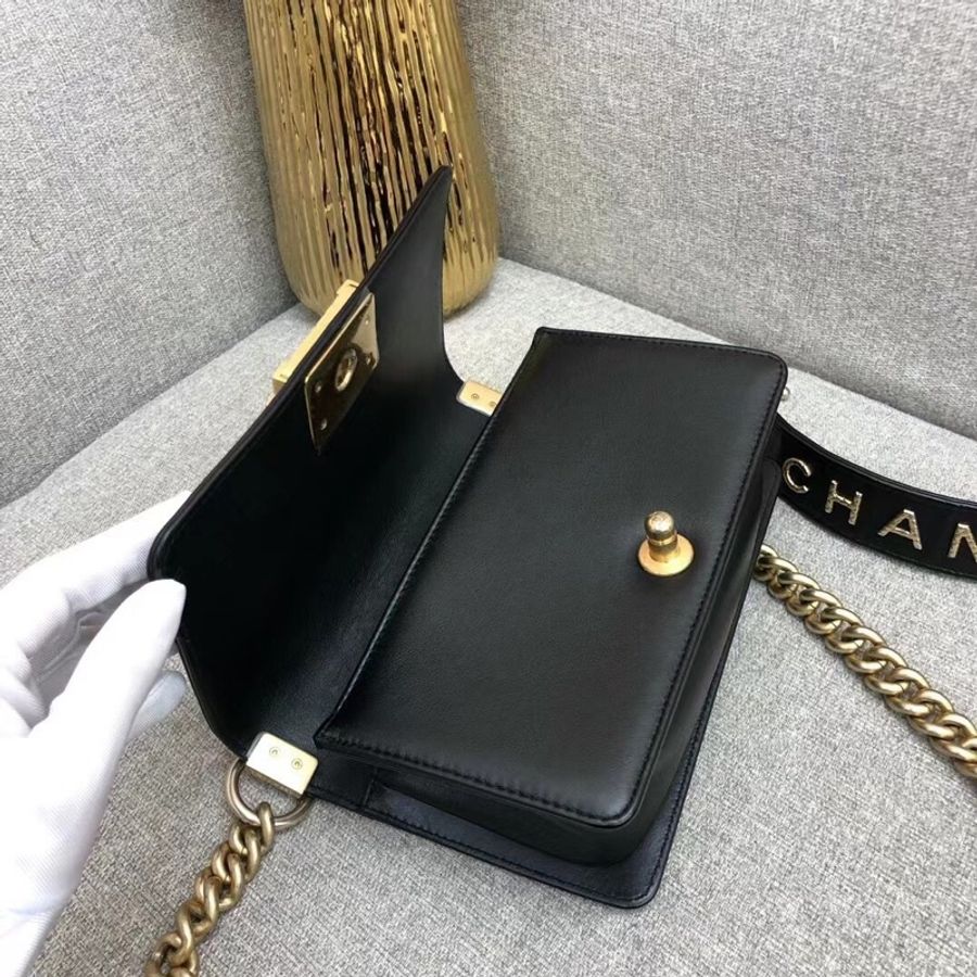 Chanel香奈兒Leboy小號手柄黑色菠蘿扣羊皮鏈條包,鐳射30開 Boy-5