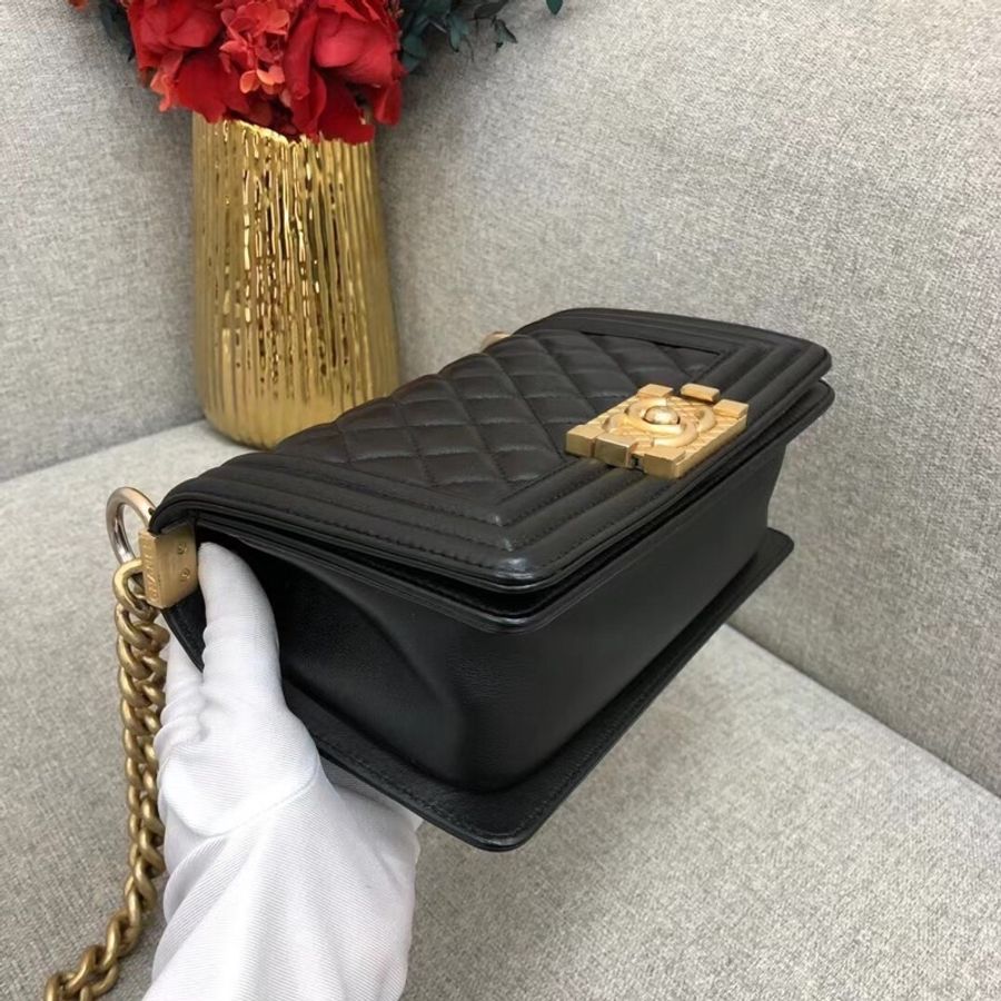 Chanel香奈兒Leboy小號手柄黑色菠蘿扣羊皮鏈條包,鐳射30開 Boy-8
