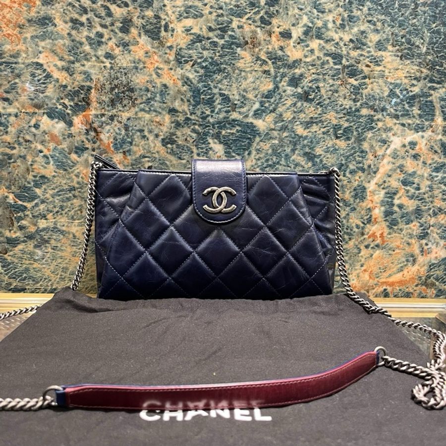 CHANEL 香奈兒深藍色油蠟牛皮復古銀鏈斜挎包-0