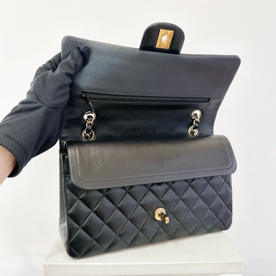 CHANEL黑羊皮菱格金鍊COCO 25cm-10