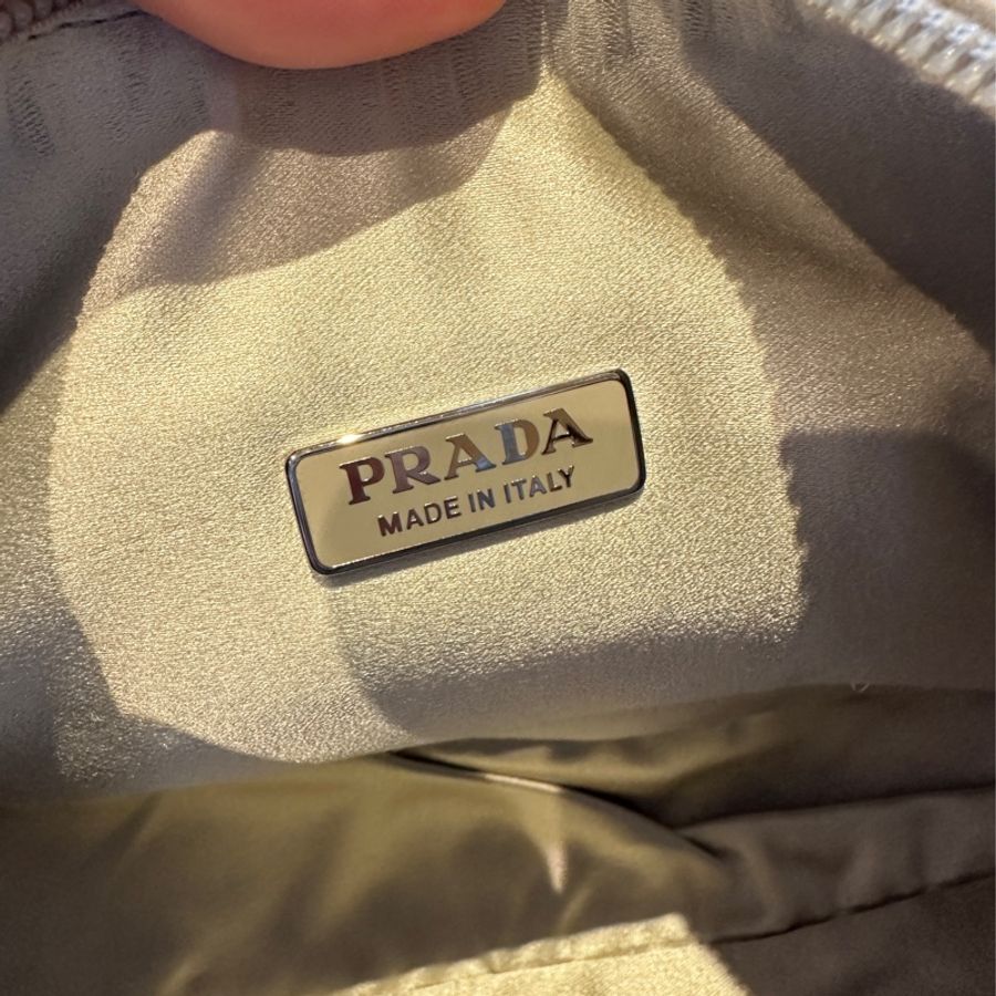 /2022限量款/ 稀有 Prada re-edition hobo 銀色滿鑽-7
