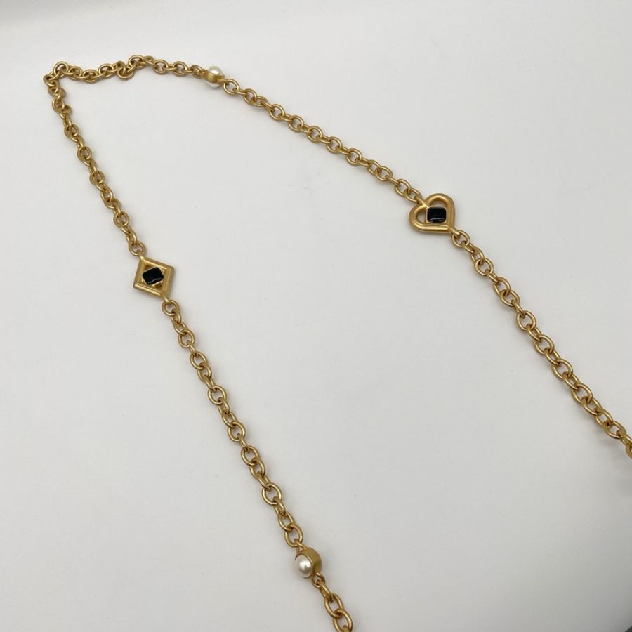 CHANEL黑羊皮造型金鏈化妝盒-9