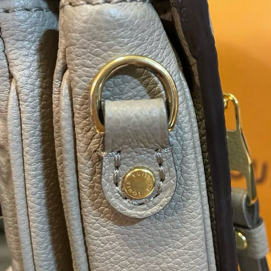 Louis Vuitton LV正品95新 Pochette Métis 皮革壓紋郵差包米色 芯片款-5