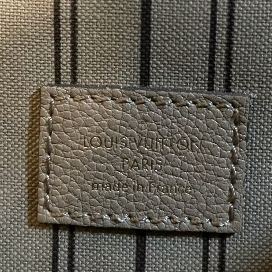 Louis Vuitton LV正品95新 Pochette Métis 皮革壓紋郵差包米色 芯片款-6