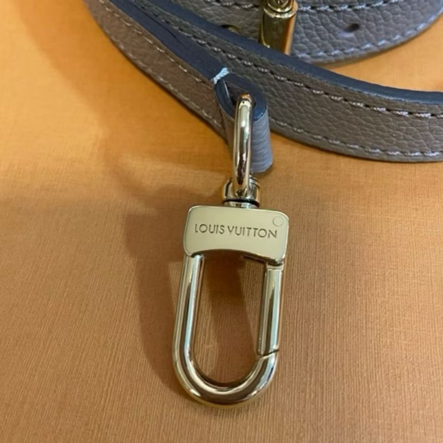 Louis Vuitton LV正品95新 Pochette Métis 皮革壓紋郵差包米色 芯片款-7