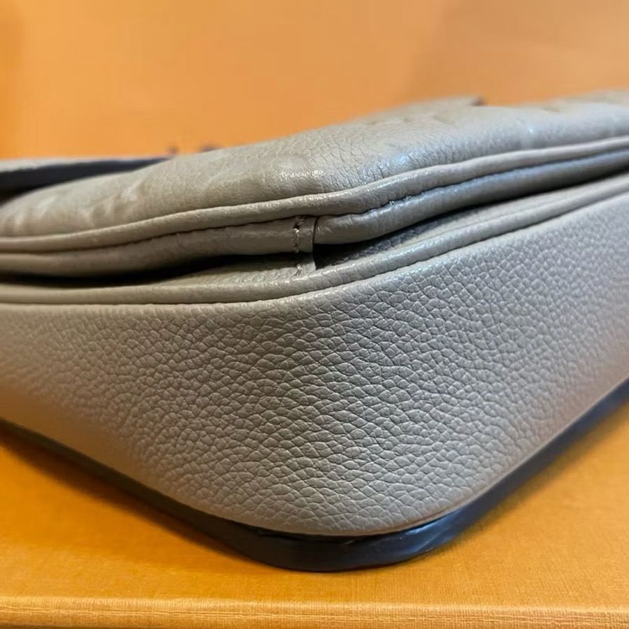 Louis Vuitton LV正品95新 Pochette Métis 皮革壓紋郵差包米色 芯片款-8