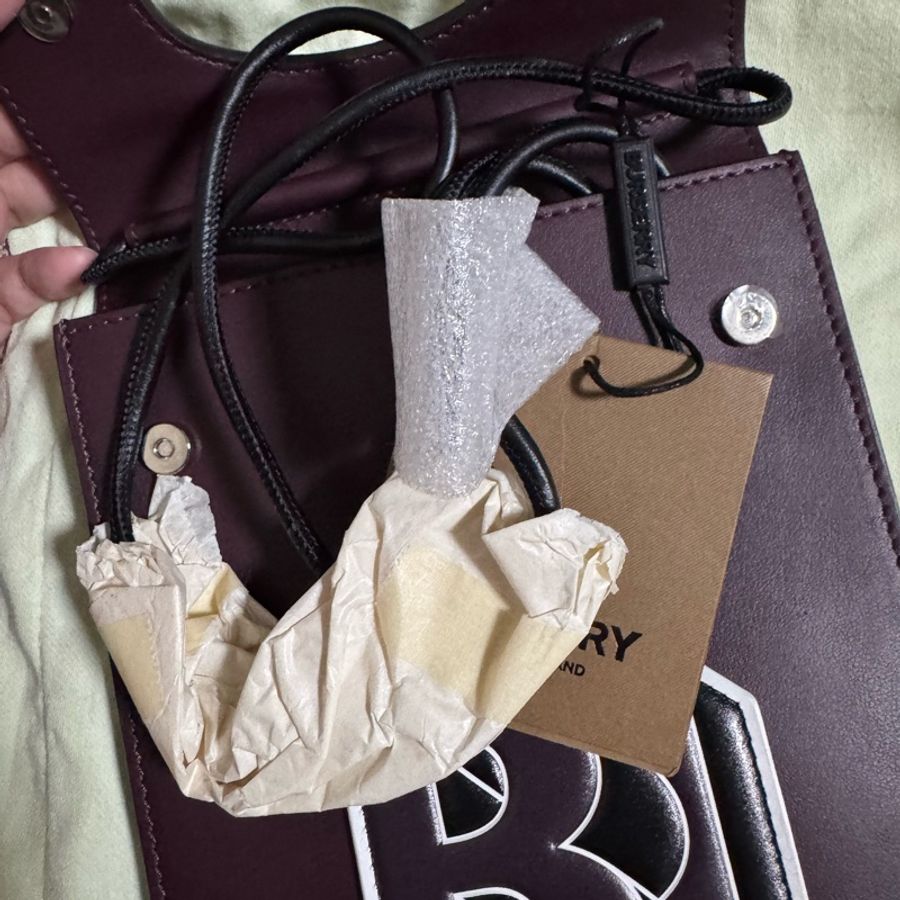 全新Burberry 全皮斜背包-5