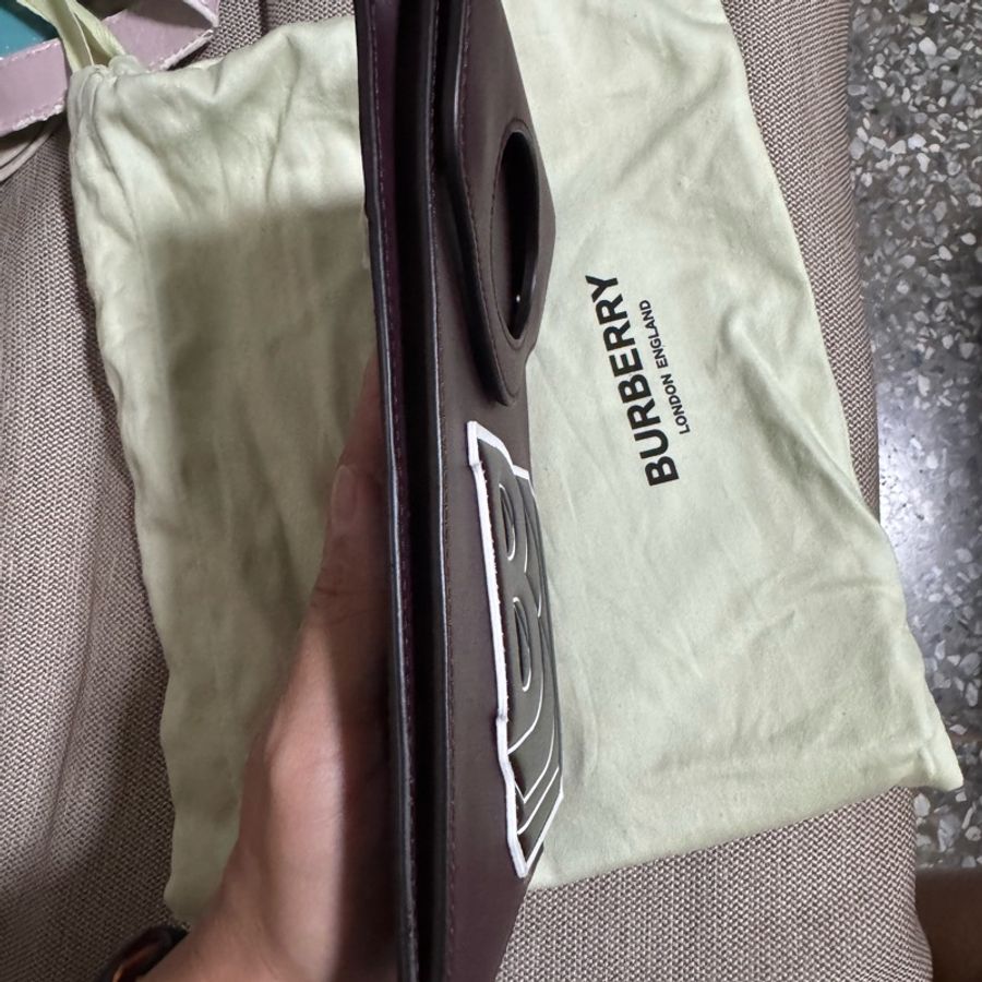 全新Burberry 全皮斜背包-7