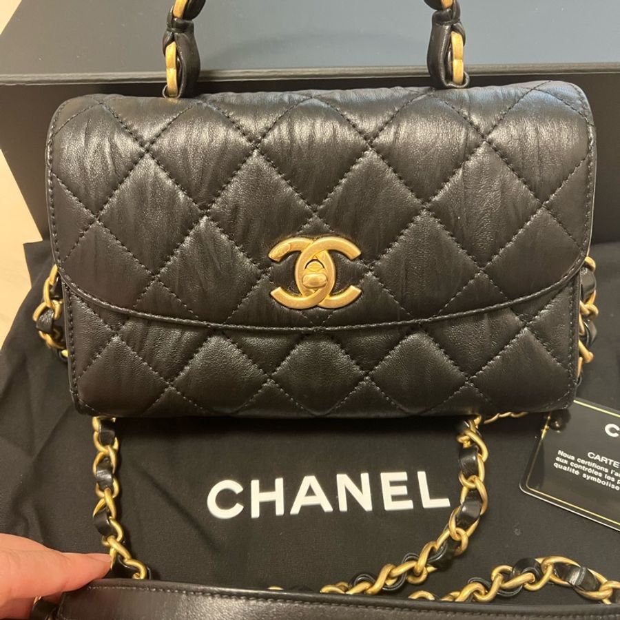 CHANEL Mini flap bag with top handle 黑色 羊皮 菱格紋單肩包 金扣 雙c手提把 黑色串皮鏈-1