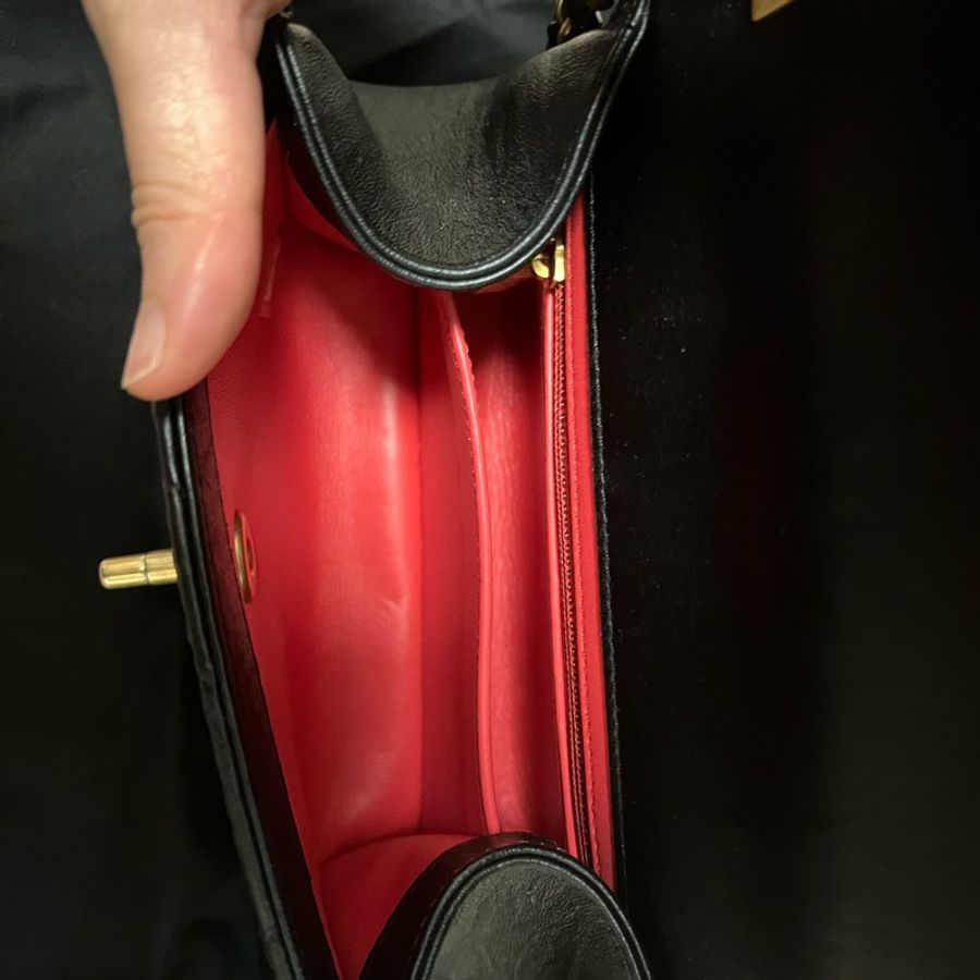 CHANEL Mini flap bag with top handle 黑色 羊皮 菱格紋單肩包 金扣 雙c手提把 黑色串皮鏈-10