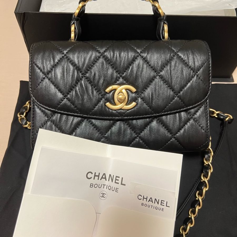 CHANEL Mini flap bag with top handle 黑色 羊皮 菱格紋單肩包 金扣 雙c手提把 黑色串皮鏈-7