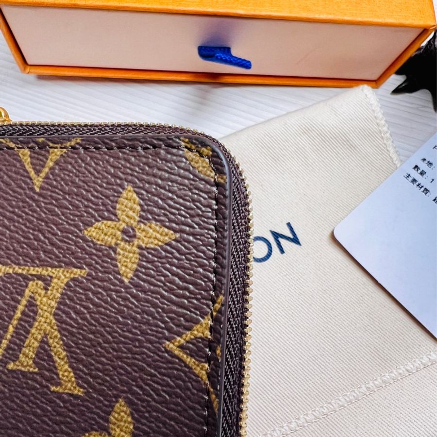 LOUIS VUITTON-12