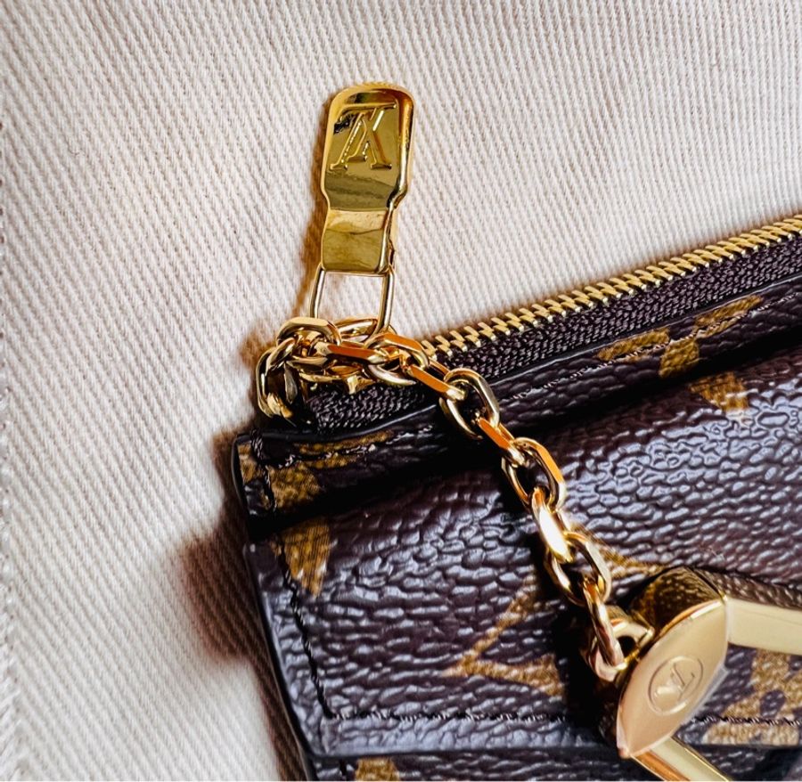 LOUIS VUITTON-20