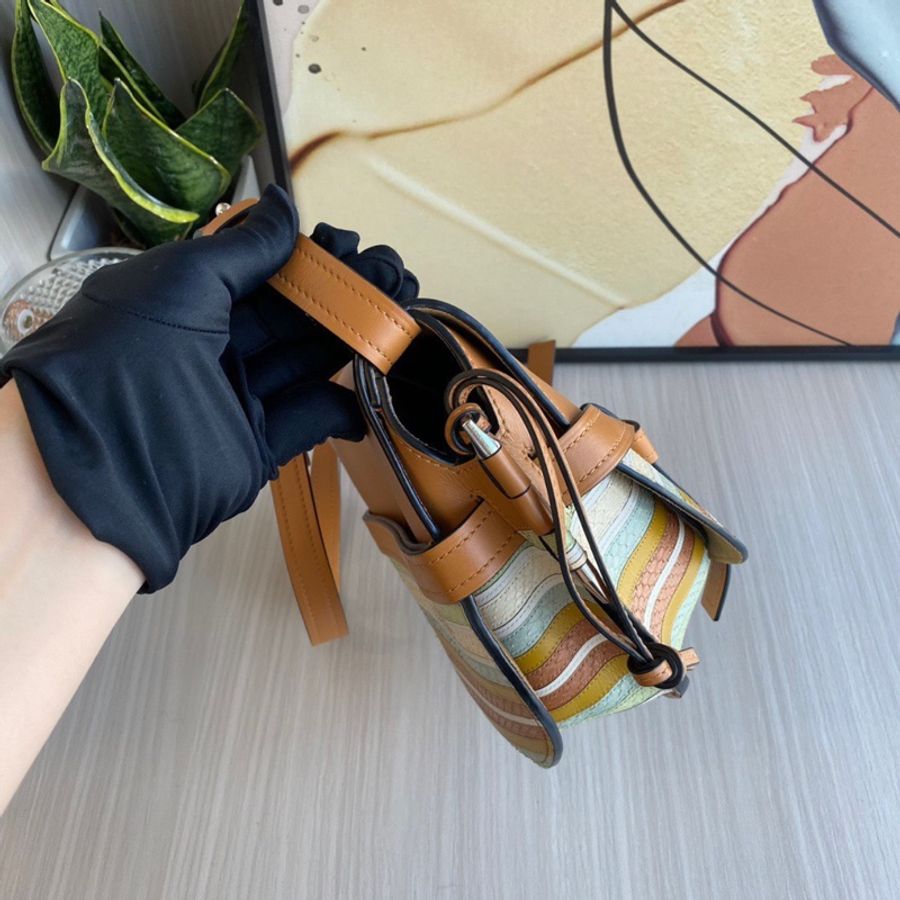 Loewe gate 蝴蝶結馬鞍包 中號 焦糖色拼色-3