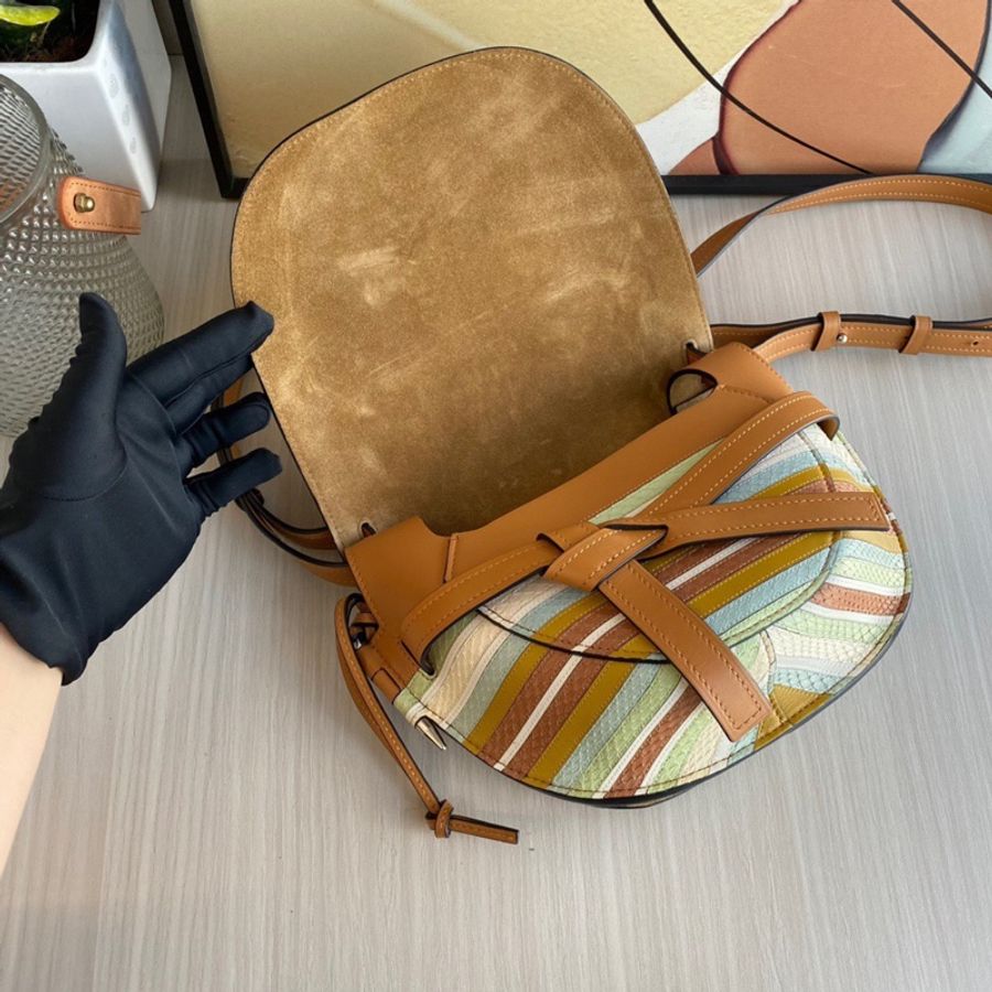 Loewe gate 蝴蝶結馬鞍包 中號 焦糖色拼色-7