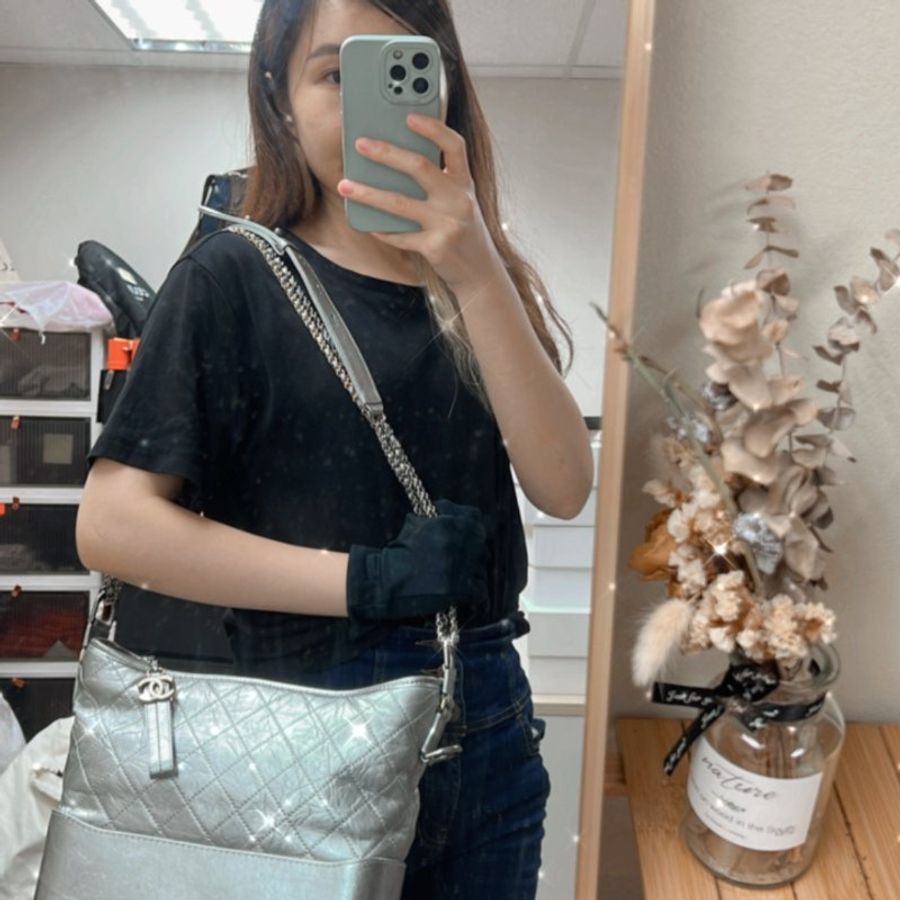 Chanel gabrielle 銀色中號流浪包-18