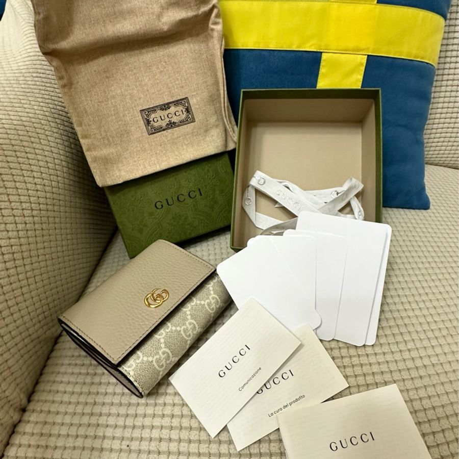 降價出售 Gucci 雙G奶杏色色短夾2023年新款-0