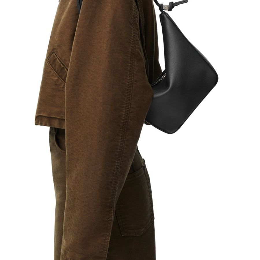 LOEWE 羅威 Mini Hammock Hobo 經典小牛皮 黑色-1
