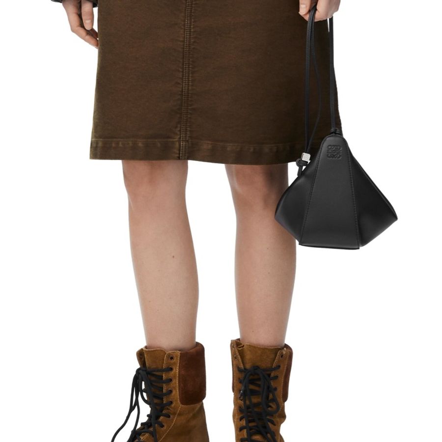 LOEWE 羅威 Mini Hammock Hobo 經典小牛皮 黑色-3
