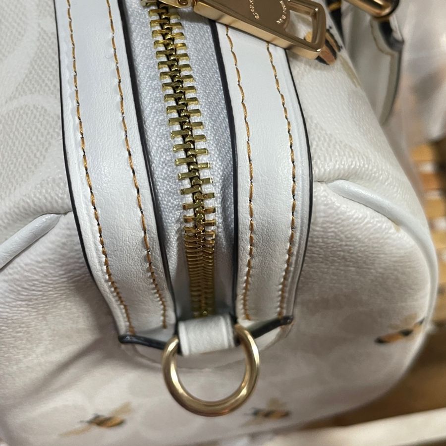 coach 馬車logo手提斜背兩用經典波士頓包-蜜蜂白色-12