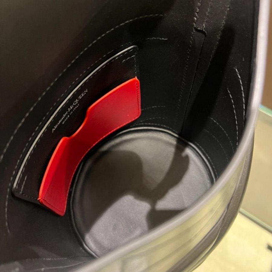 Alexander McQueen 小款小牛皮 The Curve 包 黑色【促銷品】-9
