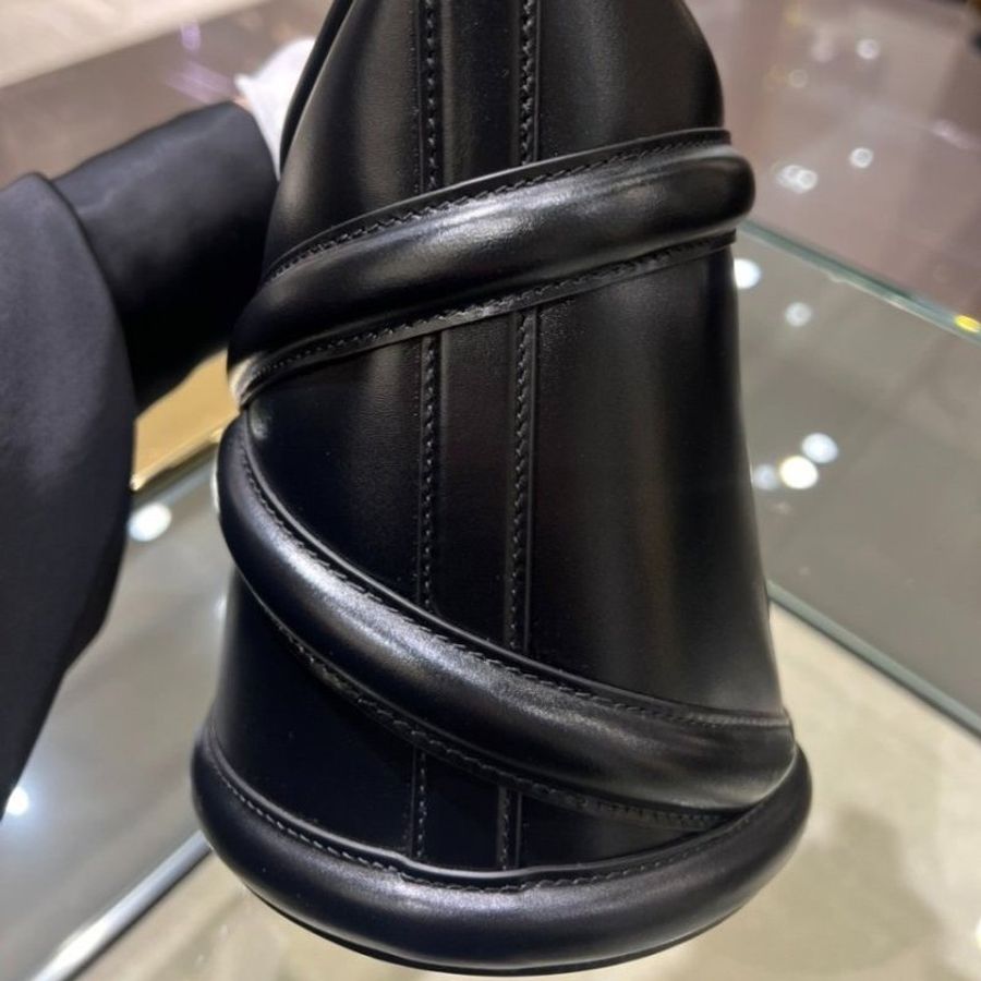 Alexander McQueen 小款小牛皮 The Curve 包 黑色【促銷品】-11