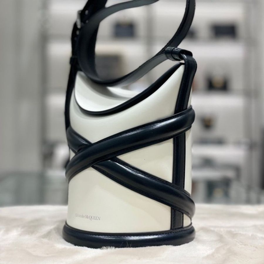 Alexander McQueen 小款小牛皮 The Curve 包 黑/白色【促銷品】-10
