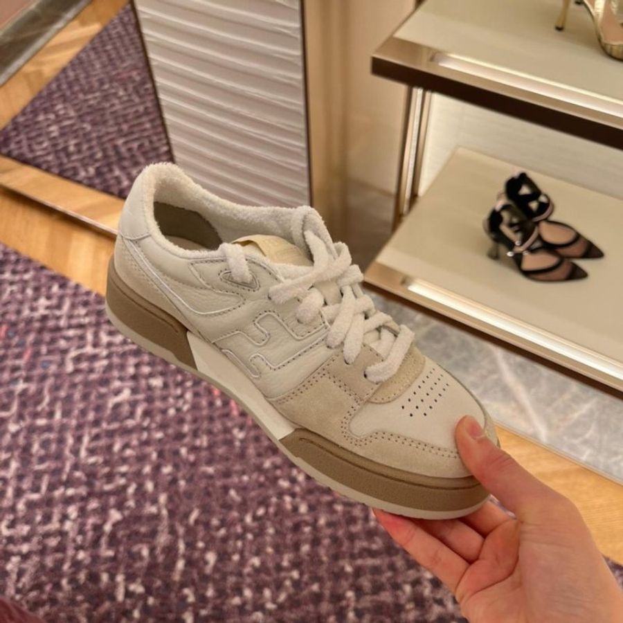 Fendi 女款 8E8252 Match FF 浮雕麂皮低筒鞋 米白色 IT35.5/36/37/37.5《當季專櫃正售★全新商品 》-9