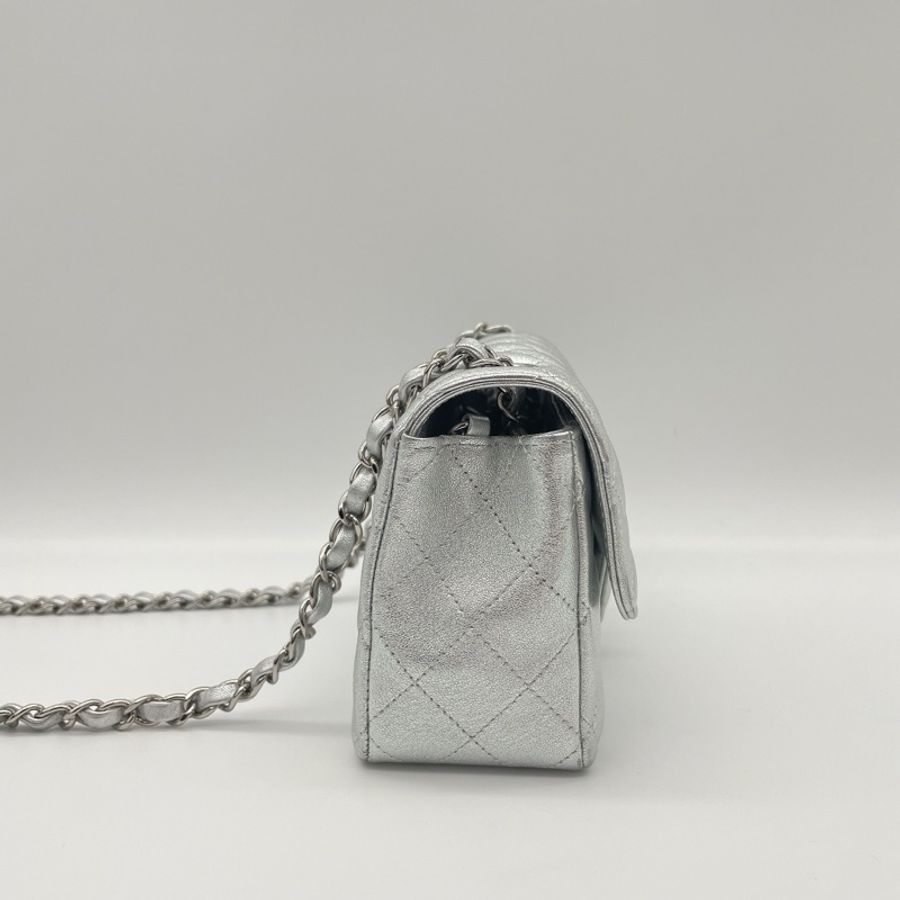 CHANEL牛皮銀色COCO 20-4
