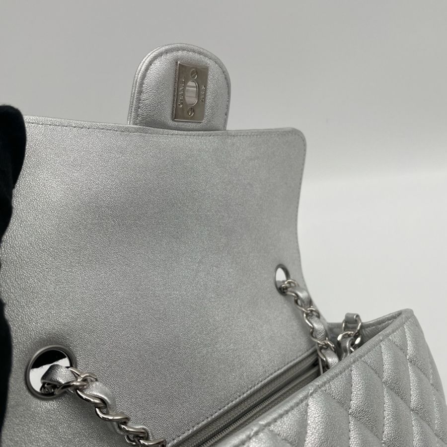 CHANEL牛皮銀色COCO 20-9
