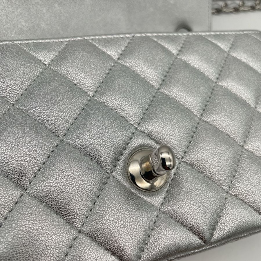 CHANEL牛皮銀色COCO 20-11