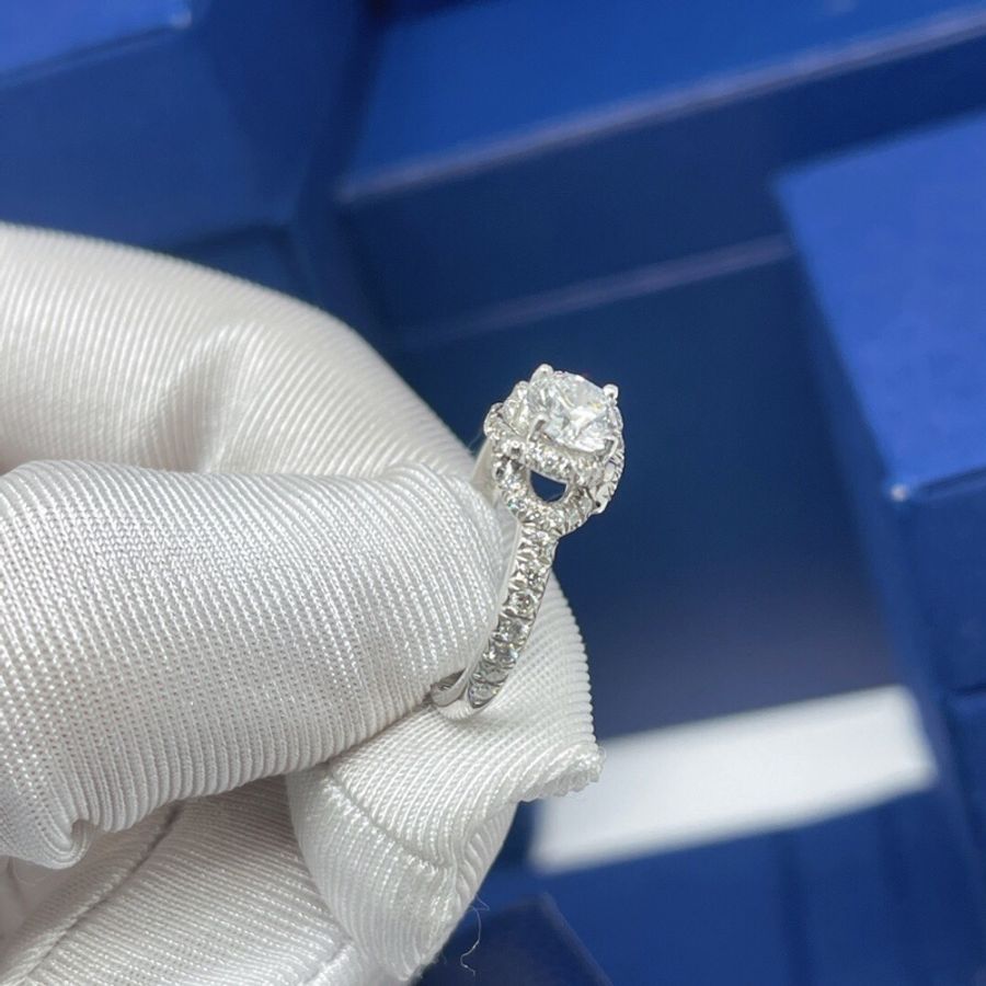 Chaumet 尚美 豪華鑲嵌鑽戒53號,主鑽70份,顏色d,淨度vvs2-4