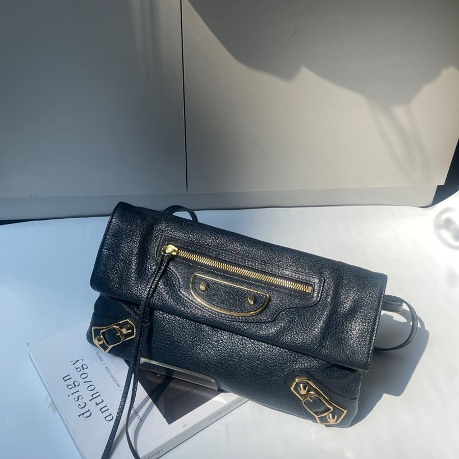 Balenciaga 深藍山羊皮下蓋斜背包-0