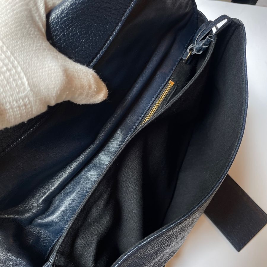 Balenciaga 深藍山羊皮下蓋斜背包-19