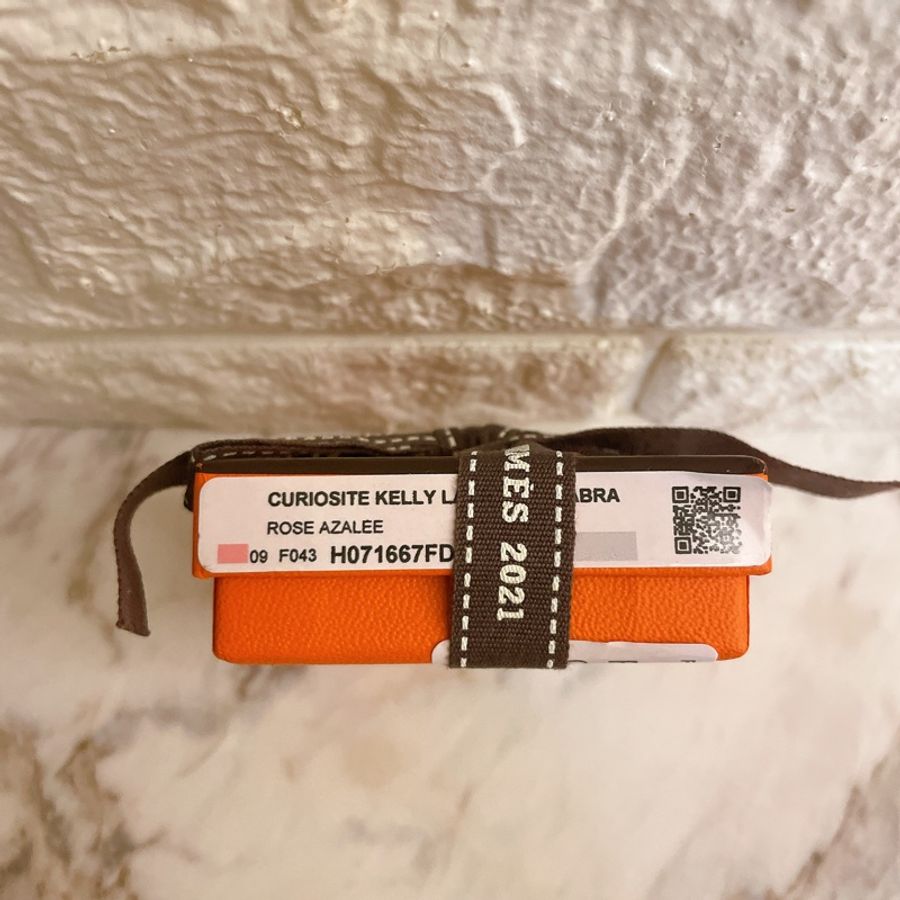 近新特惠商品✨ 缺貨款HERMES Curiosite Kelly Lacu charm 斷貨款粉色凱莉包墜飾-15