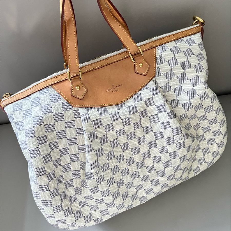 LV 白色棋盤格三用包-10