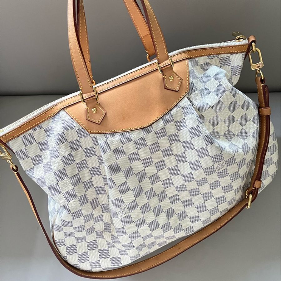 LV 白色棋盤格三用包-11