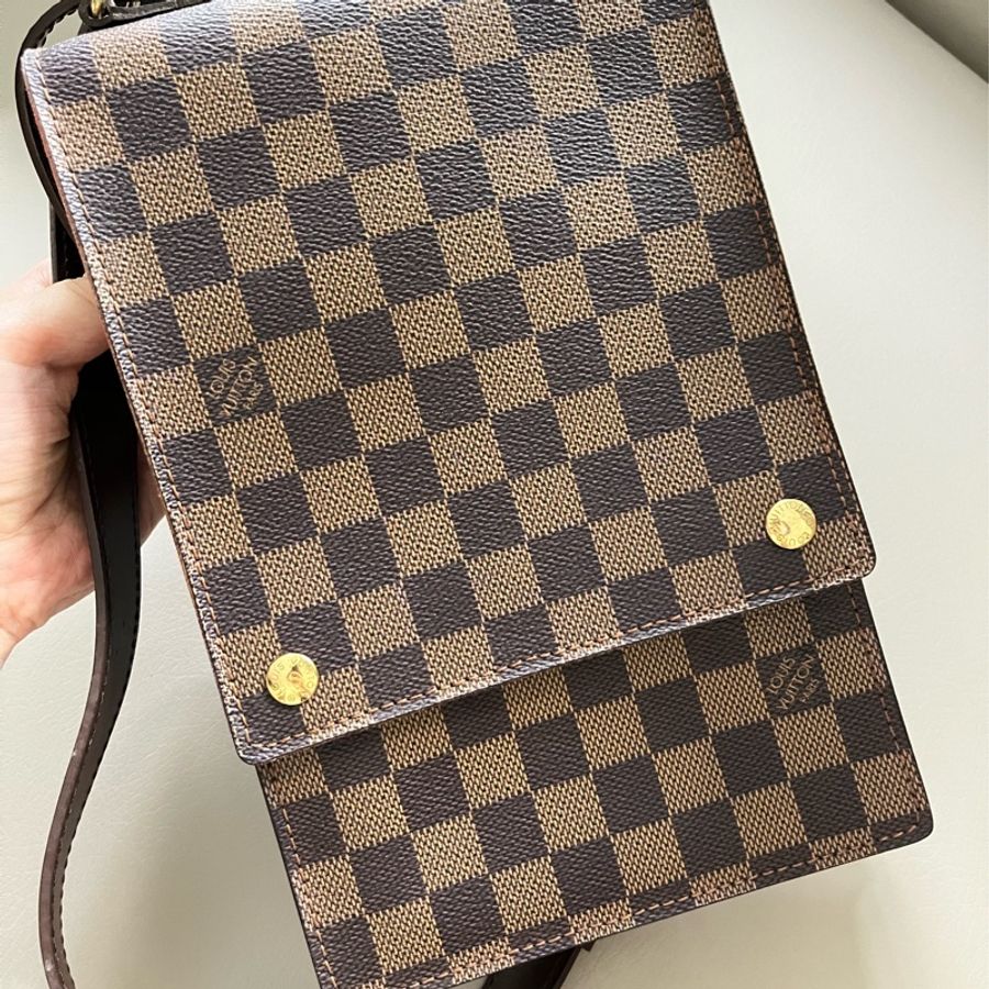 LV 咖啡棋盤格斜背包-0