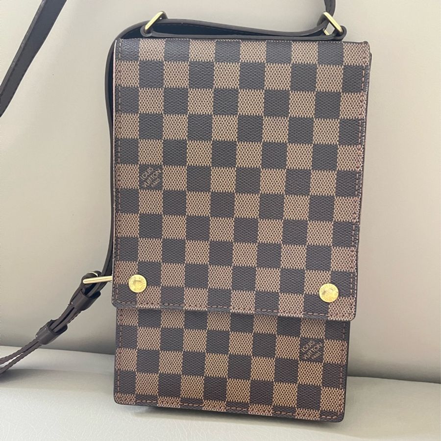 LV 咖啡棋盤格斜背包-10