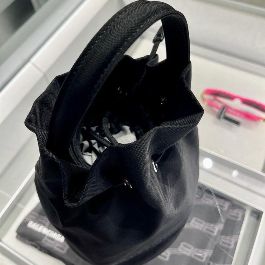 Balenciaga 656682 Wheel PVC 抽繩水桶包 XS 黑色【促銷品】-5