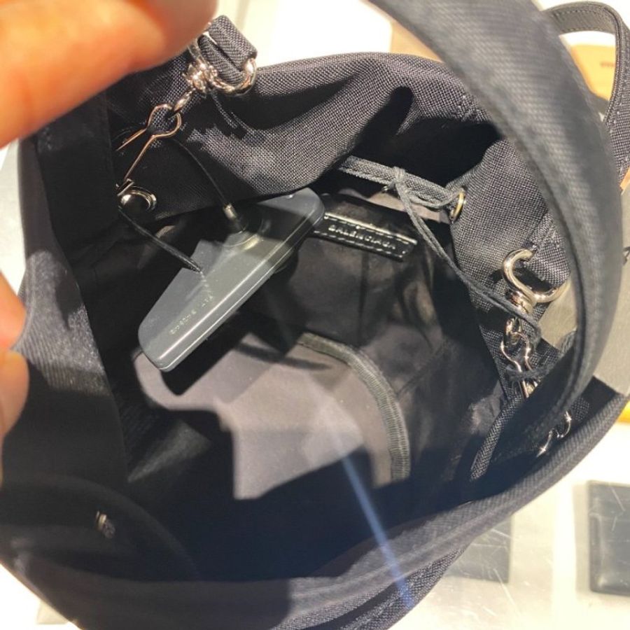Balenciaga 656682 Wheel PVC 抽繩水桶包 XS 黑色【促銷品】-8