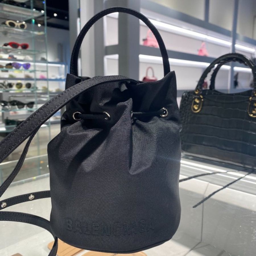 Balenciaga 656682 Wheel PVC 抽繩水桶包 XS 黑色【促銷品】-14